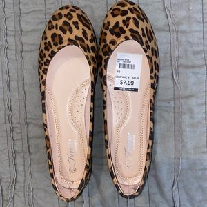 NWT Women’s animal print flats!